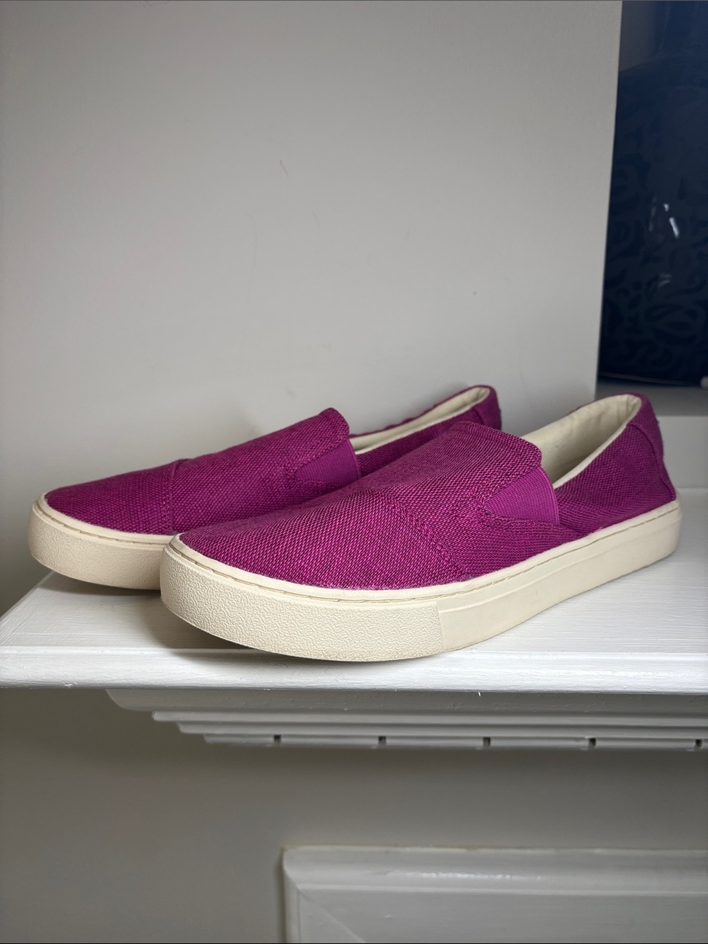 Toms Slip-On Mules in Bright Fuchsia